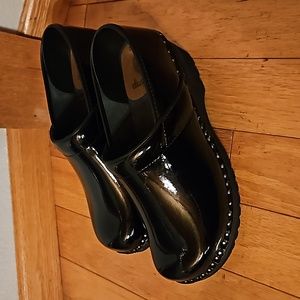 Troentorp patent leather clogs size 42